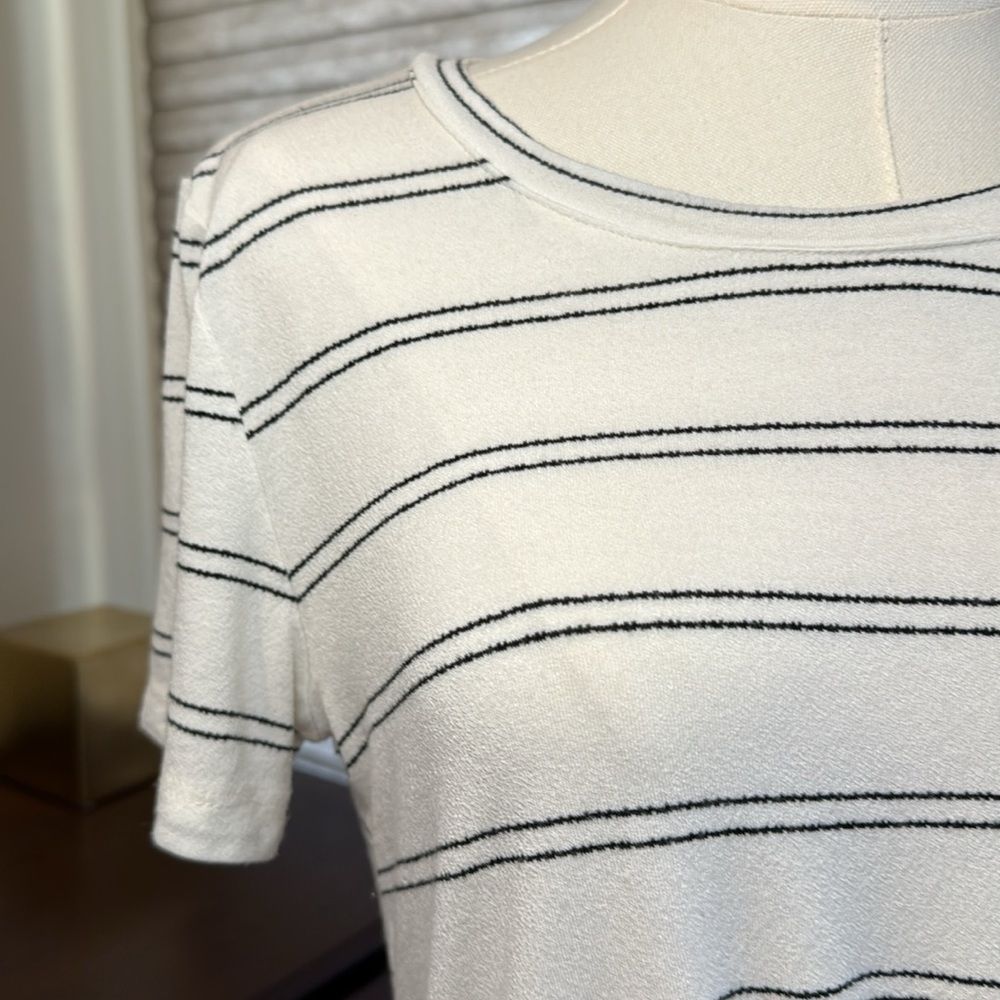Woman's Final Touch Tie Front Cream & Black Short Sleeve Shirt. Size Small - Picture 2 of 8